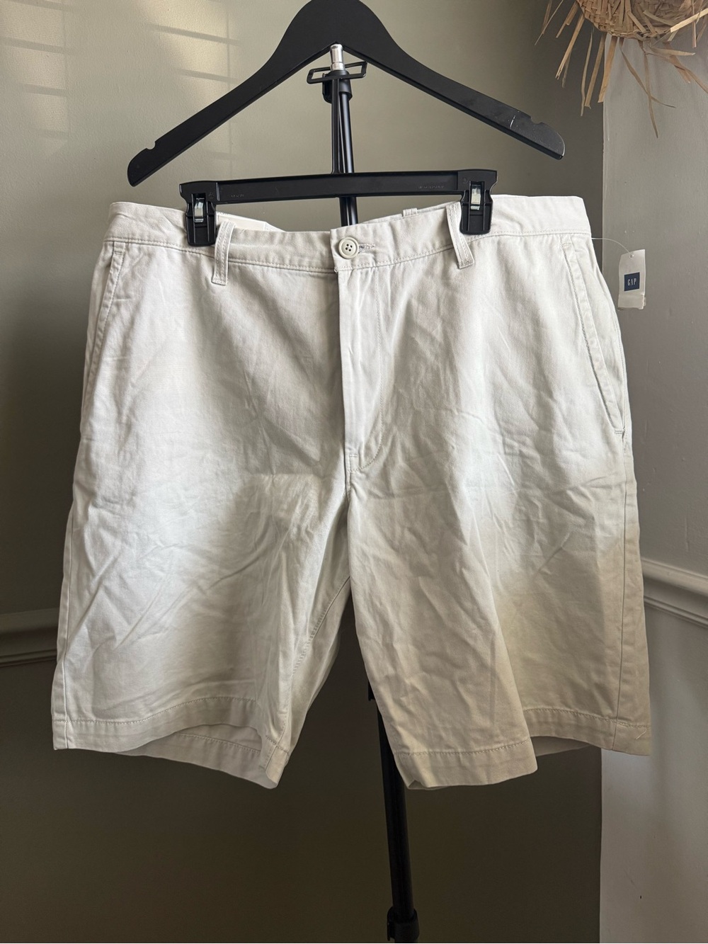 GAP Men's White Flat-Front Cotton Shorts